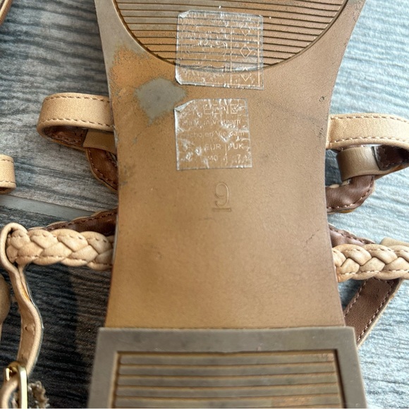 Size 9 Sandals - Picture 6 of 7